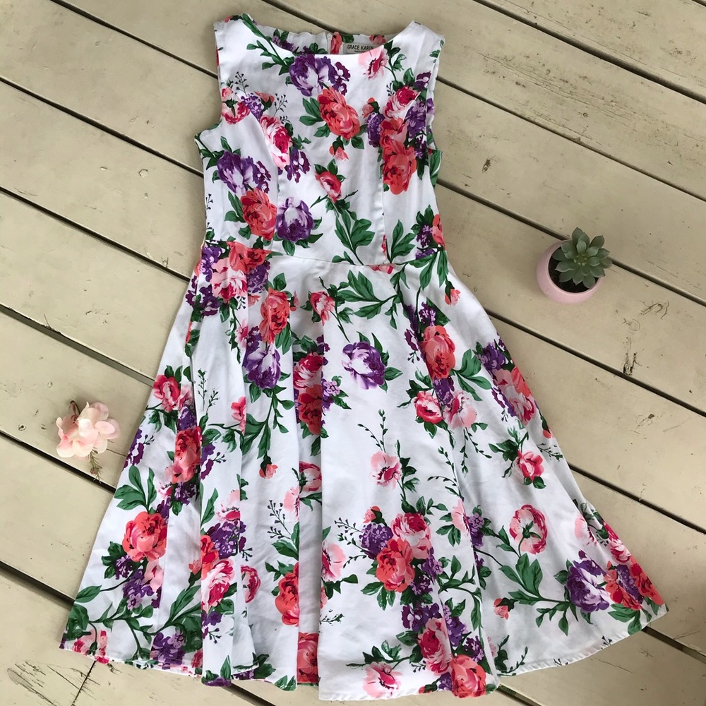 Beautiful floral vintage sleeveless dress 👗 ☀️